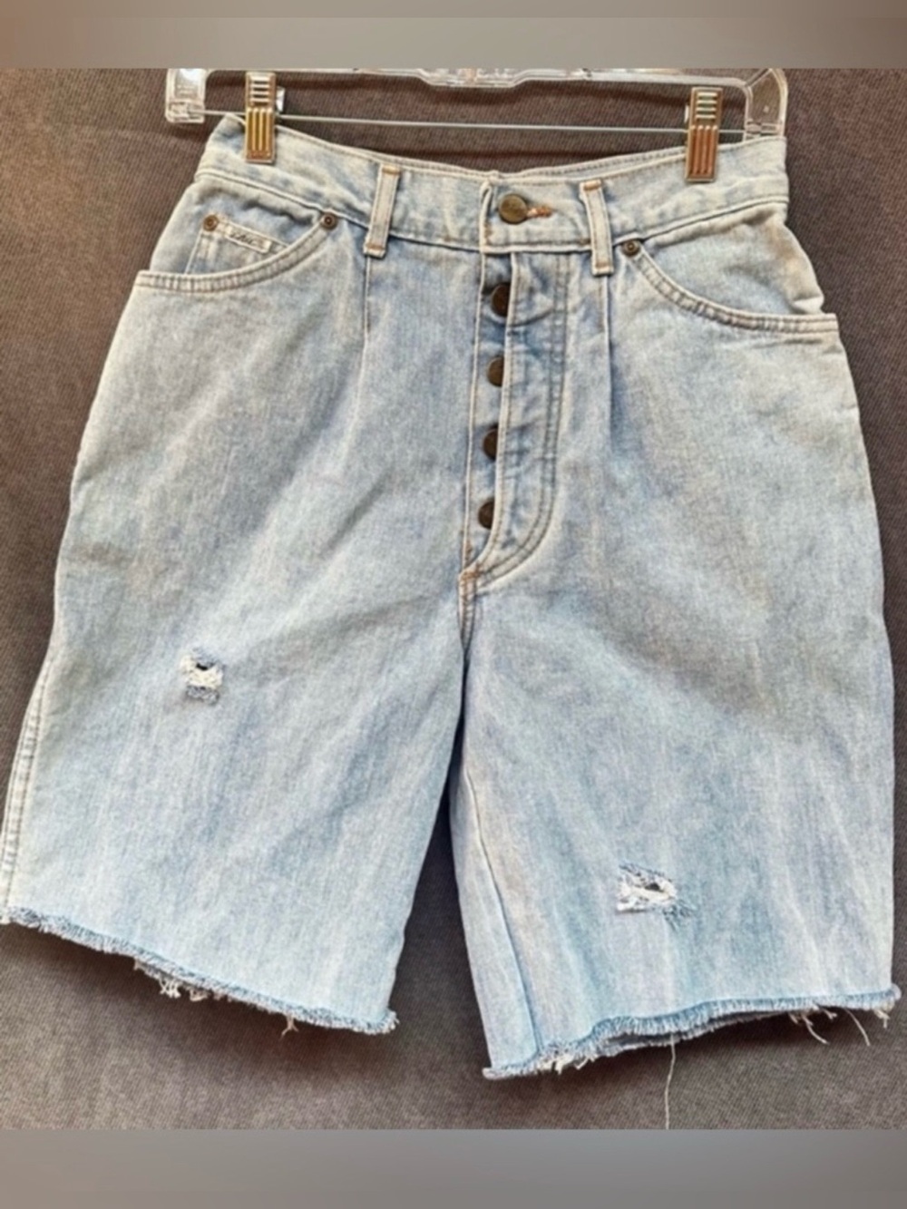 Vintage ’80s Chic jean shorts distressed button fly women’s high waist